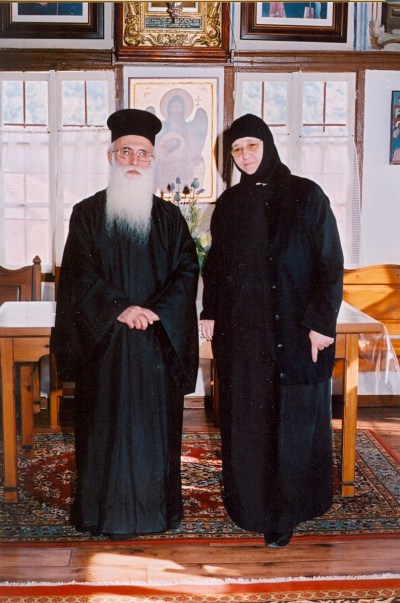 Με μια μοναχή